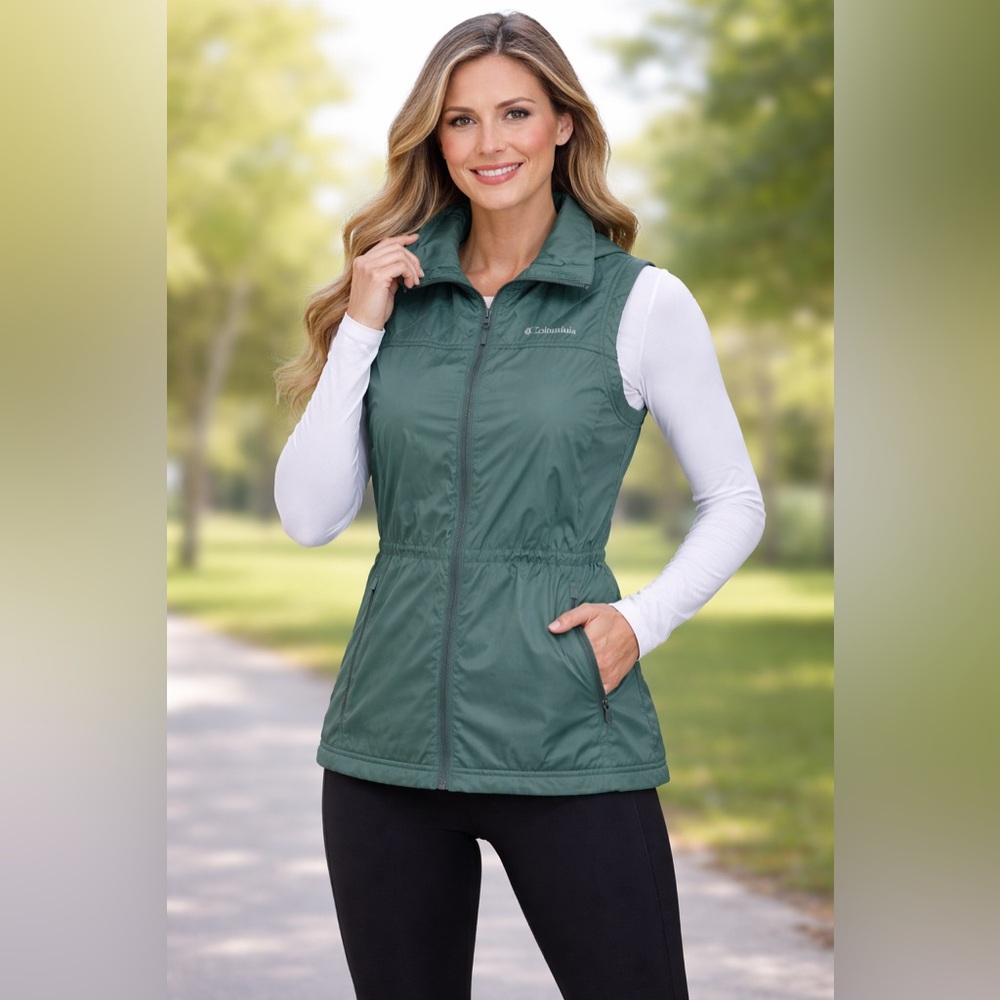 Columbia || Woman’s green light weight Vest size Medium